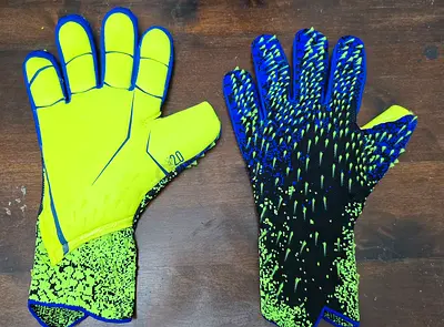 Pair of neon goalkeeper gloves - size 8/9, lightly used