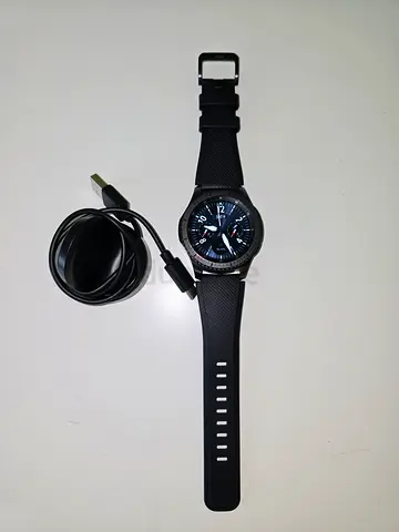 Samsung watch Gear S3 frontier with charger condition 10/9