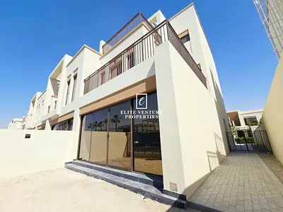 HUGE LAYOUT | PRIME LOCATION | READY TO MOVE IN
