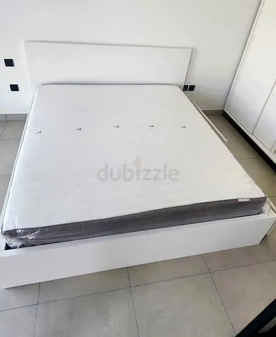 IKEA malam king‑size bed (180 × 200 cm) with 2 storage drawers and an IKEA mattress ✨