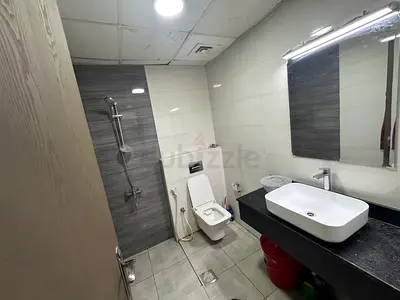 Free parking Clean Bed Space Available in Dubai