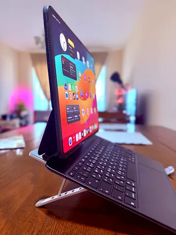 iPad Pro M4 13 inch with Magic Keyboard — 256 GB in great condition