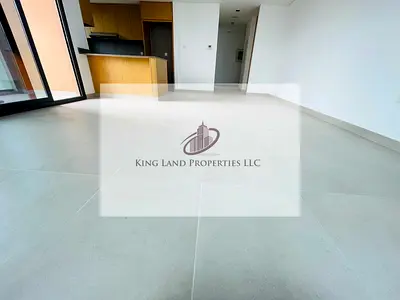 شقة 3BHK الحديثة | 4 حمامات | تصميم واسع | إطلالة مذهلة على حمام السباحة