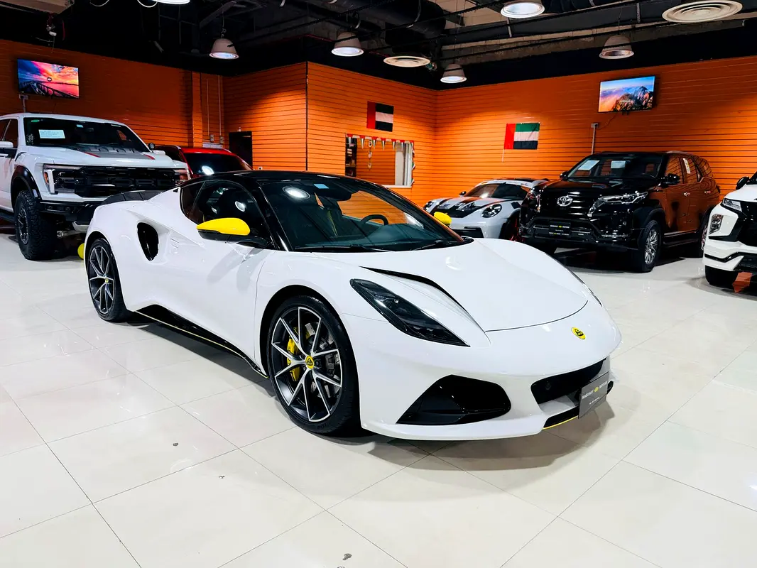 Lotus Emira 2023 — photo 1 of 11