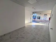 First occupancy - Lowest prices - Large area - Suitable for all commercial activities - Prime locati