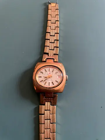Vintage gold-tone ladies wristwatch - working condition unknown