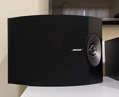 Bose 301 V Series bookshelf speaker - good condition