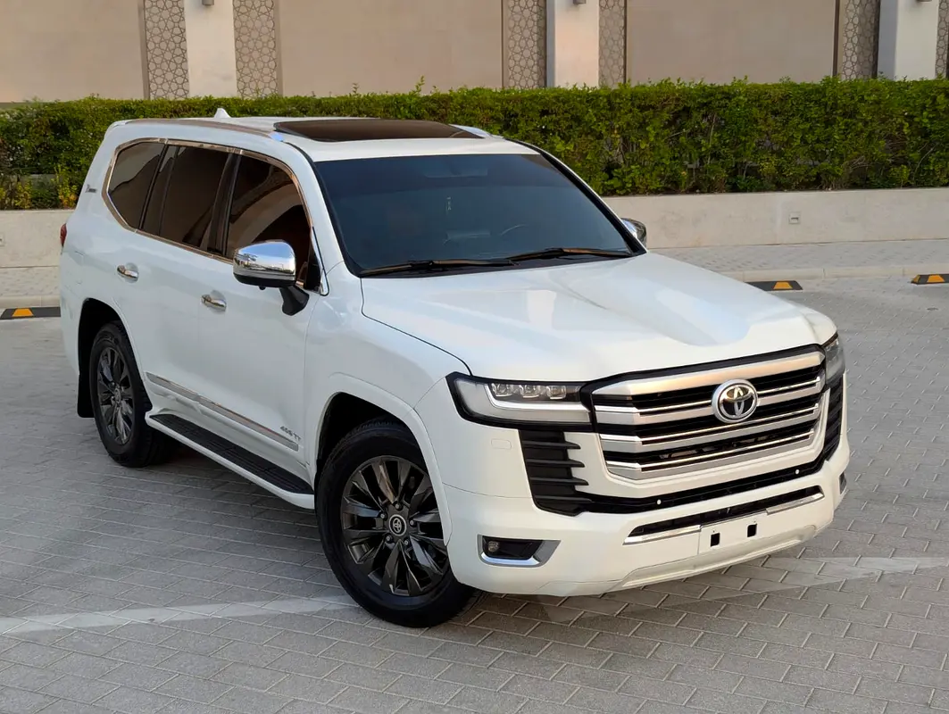 Toyota Land Cruiser 2011 — photo 1 of 19