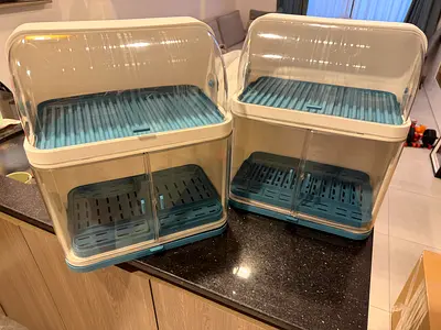 2-Tier Kitchen Dish Drying Rack with Dust-Proof Cover – Excellent Condition