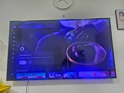 55-inch Smart LED TV wall-mounted - Good condition