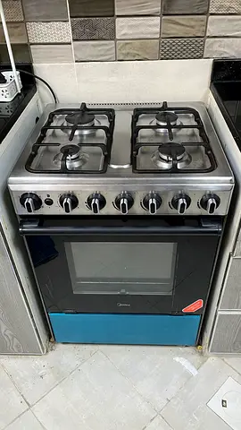 Stainless Steel 4-Burner Gas Cooker with Oven - Good Condition