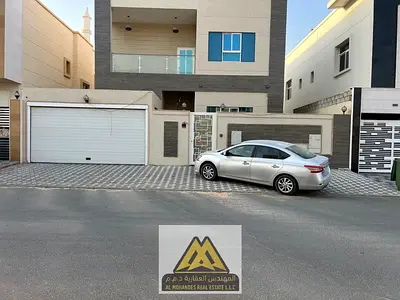 5 master bedrooms. 6 bathrooms. Maid's room.