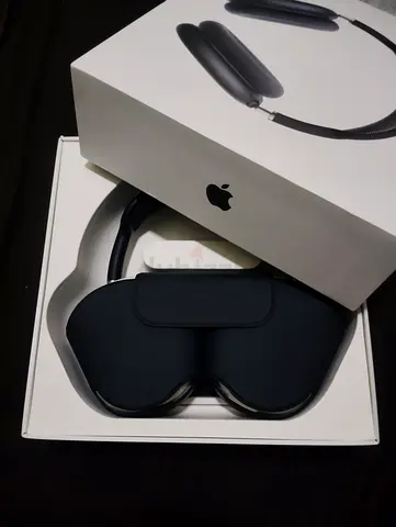 Apple AirPods Max USB C Latest Midnight slightly used
