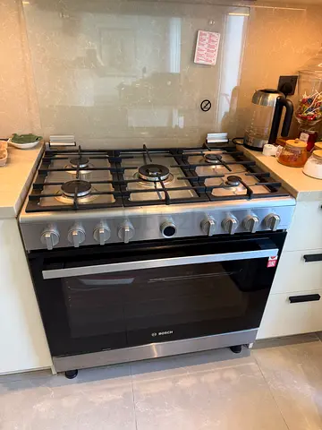 Bosch Stainless Steel Gas Range with Built-in Oven - Excellent Condition