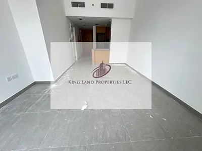 شقة حديثة 1 BHK مع حمامين وشرفة خاصة للإيجار