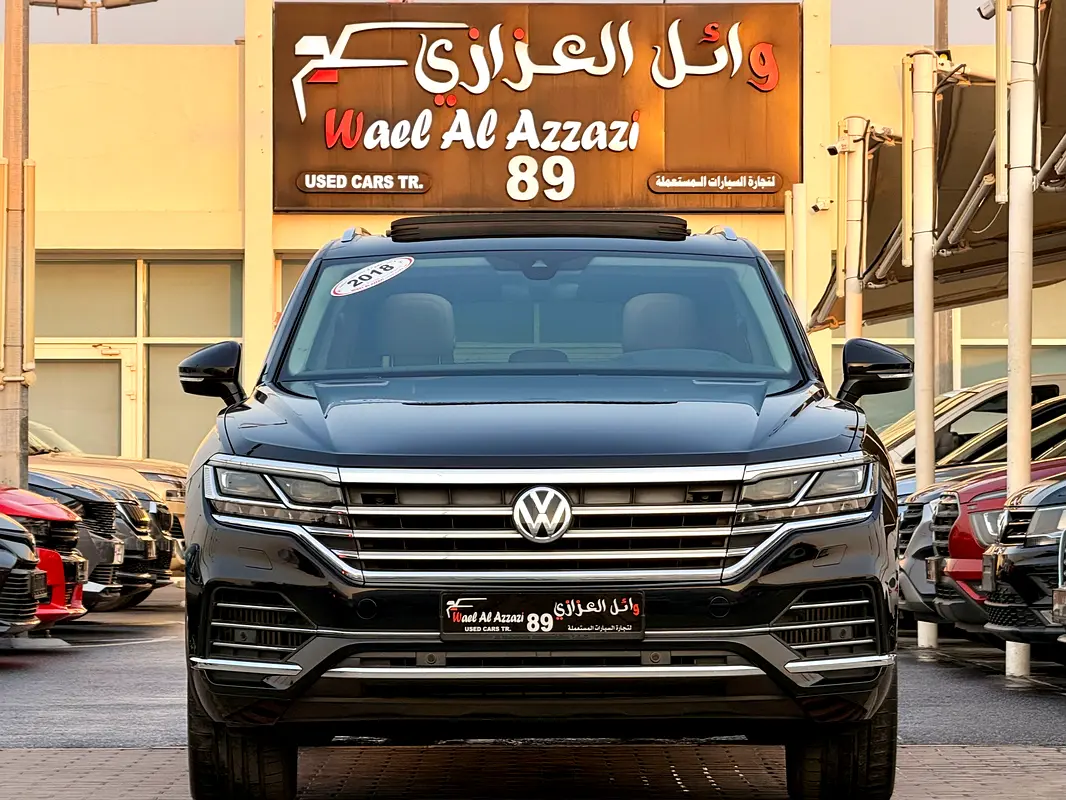 Volkswagen Touareg 2018 — photo 1 of 20