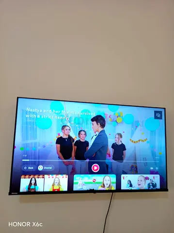 40 Smart LED Wall-Mounted TV - Good Working Condition