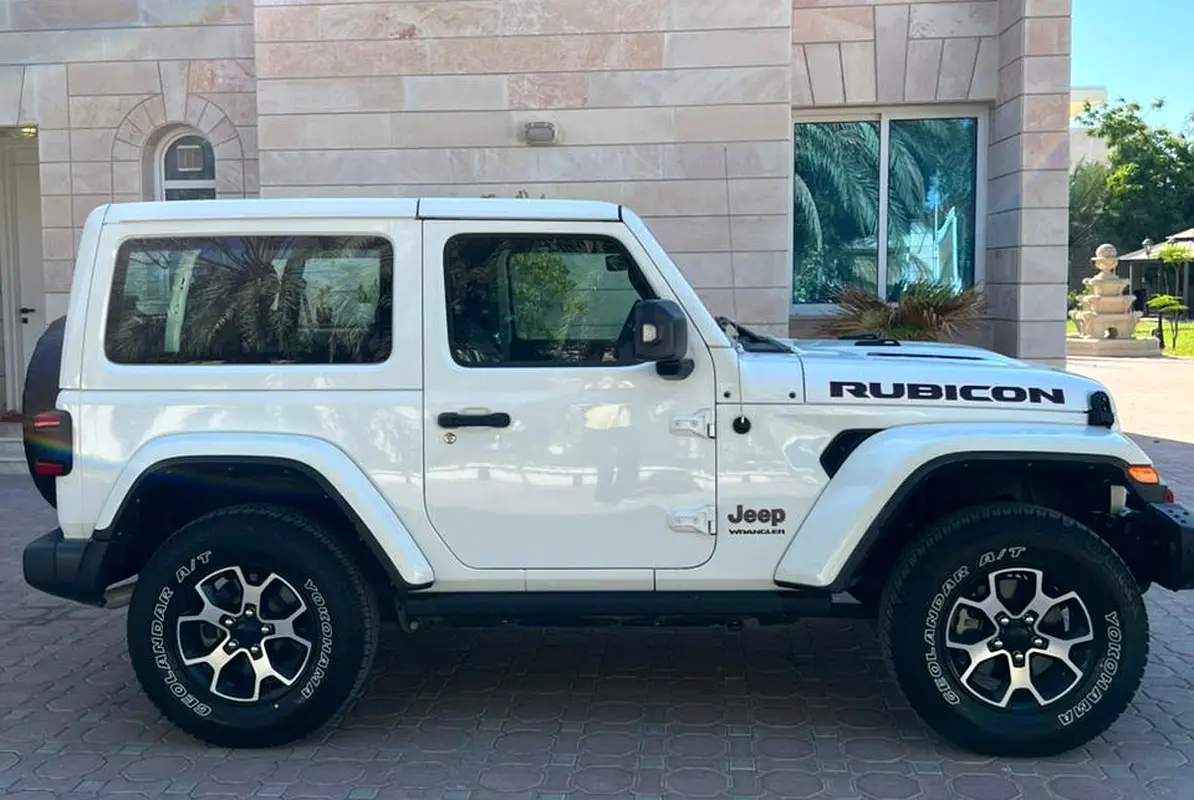 Jeep Wrangler 2021 — photo 1 of 10