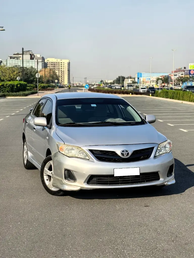 Toyota Corolla 2013 — photo 1 of 8