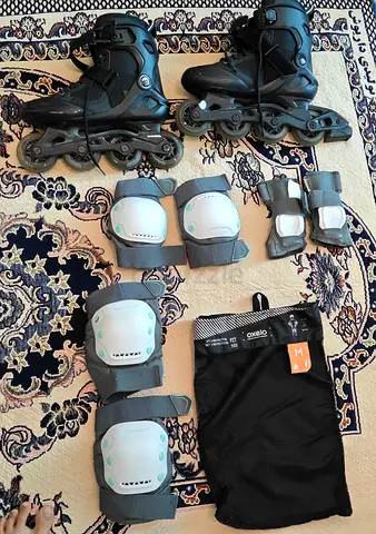 Selling an all-black pair of Oxelo inline skates with matching protective gear.