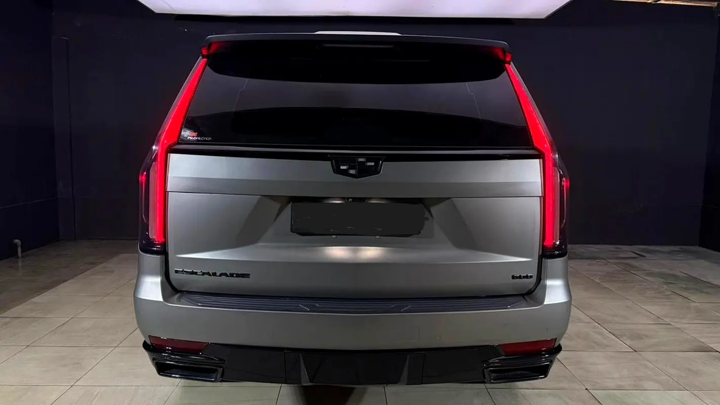 Cadillac Escalade 2022 — photo 1 of 20