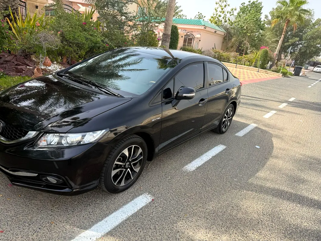 Honda Civic 2015 — photo 1 of 20