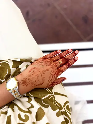 Henna Artist