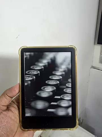 Used Amazon Kindle e-Reader with Protective Case
