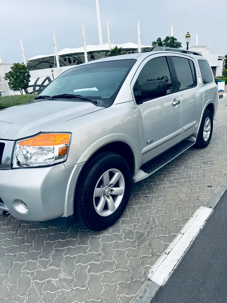Nissan Armada 2014 — photo 1 of 11