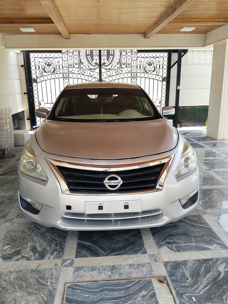 Nissan Altima 2015 — photo 1 of 6