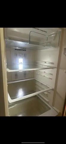 Hitachi top-freezer refrigerator in excellent condition