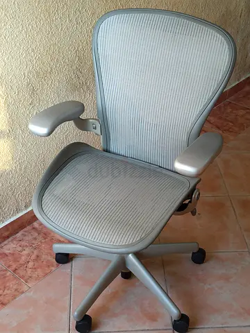 Brand Herman Miller Aeron Classic Silver Colour Chair Posturfit Back Support Size C