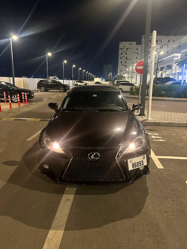 Lexus IS-Series 2009 — photo 1 of 6