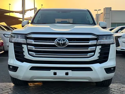 لاند كلوزر Toyota Land Cruiser 2023 GXR GCC Specs