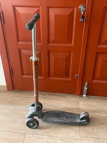 Maxi Micro 3-Wheel Kids Kick Scooter (Brown/Bronze)