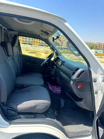 2015 Toyota HIACE — фото 4
