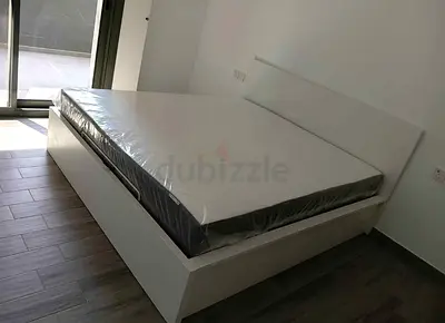 IKEA hydraulic king‑size bed (180 × 200 cm) with  IKEA mattress ✨