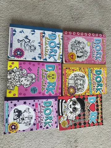Set of 6 Dork Diaries  Books - Rachel Renée Russell