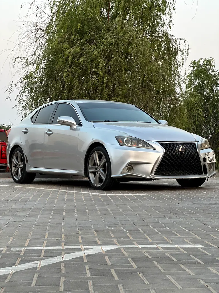 Lexus IS-Series 2011 — photo 1 of 12