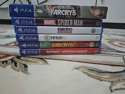PS4 2 controllers with bundle of Games