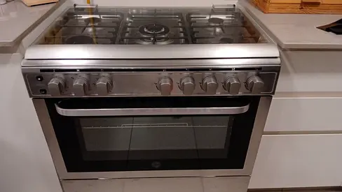 Hoover New Model 5  Burners full gas cooker size 90cm with oven Fan