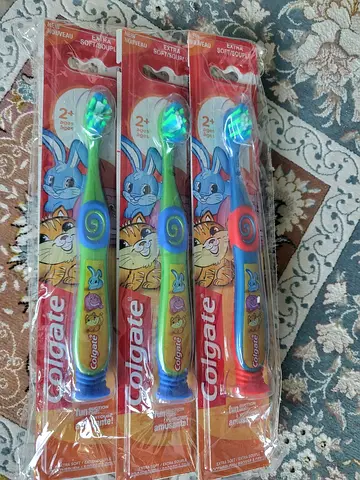 Colgate Toothbrush for Kids (Age 2+) Extra Soft - pack of 6 brushes