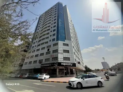 غرفة وصالة مع بلكون بابراج الجاردن سيتي