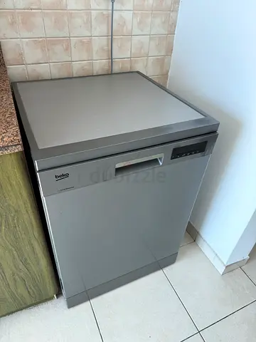 Beko Freestanding Dishwasher in Silver
