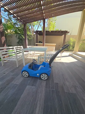 Blue ride-on push car with handle – good condition
