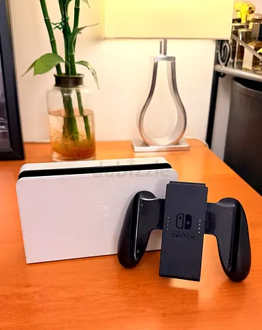 Nintendo - Dock + Joycon holder