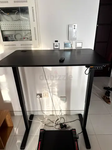 Study standing table with electronic height adjustment with walking pad