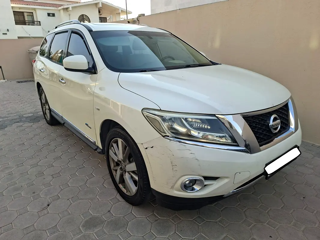 Nissan Pathfinder 2016 — photo 1 of 10