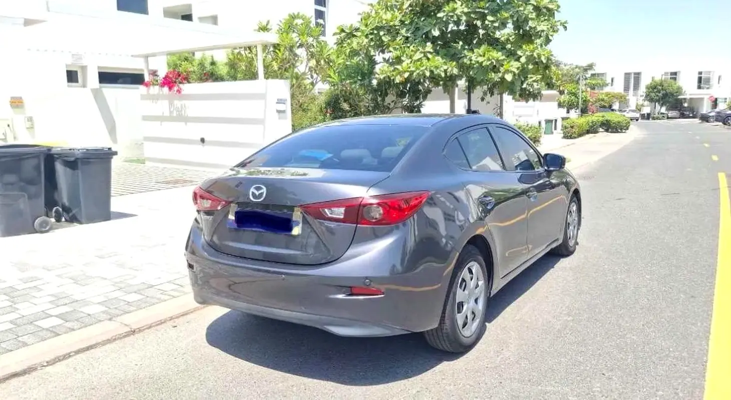 Mazda 3 2019 — photo 1 of 4