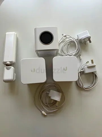 Ubiquiti AmpliFi Mesh Wi-Fi System Set (3x Cubes + 1x HD MeshPoint Extender)